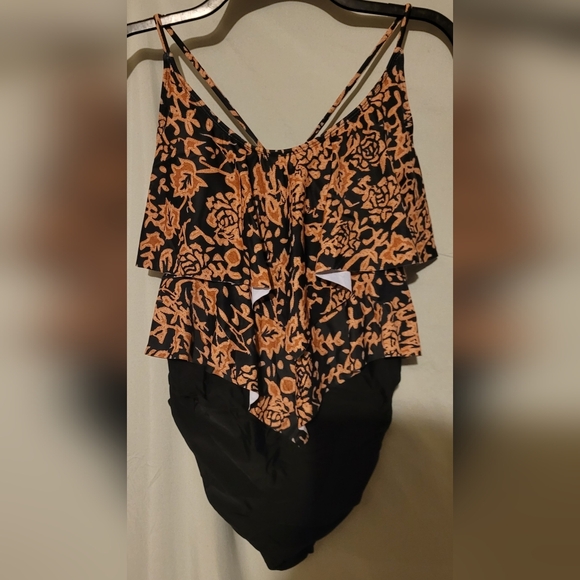 Amazon Other - Black and Tan Floral Rose Ruffle Layered Women's One-piece Swimsuit, XXL, NWOT